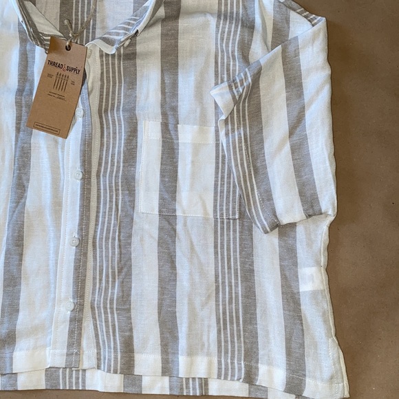 Cropped Button Down Top - Picture 3 of 9